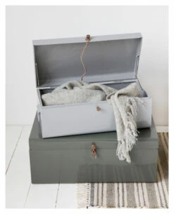 House Doctor Oppvaringskofferter I Metall - Grå/Grønn -Oppbevaringsmøbler Salg 2024 house doctor metal opbevaringskufferter graagroen opbevaring HO01168 3 eb3c