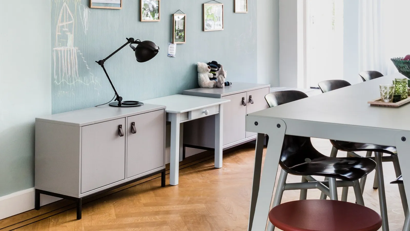 Front -Oppbevaringsmøbler Salg 2024 vtwonen lower case two doors i dressoir concrete grey grenenhout e00009535 2