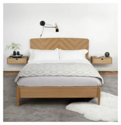 Woodman Farsta Vegghengt Nattbord - Lys Tre